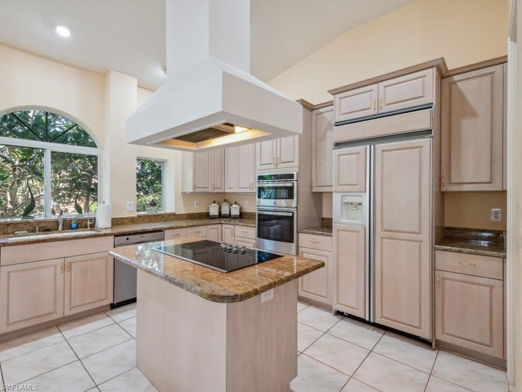 600 Via Mezner 1502, Naples, FL 34108-11