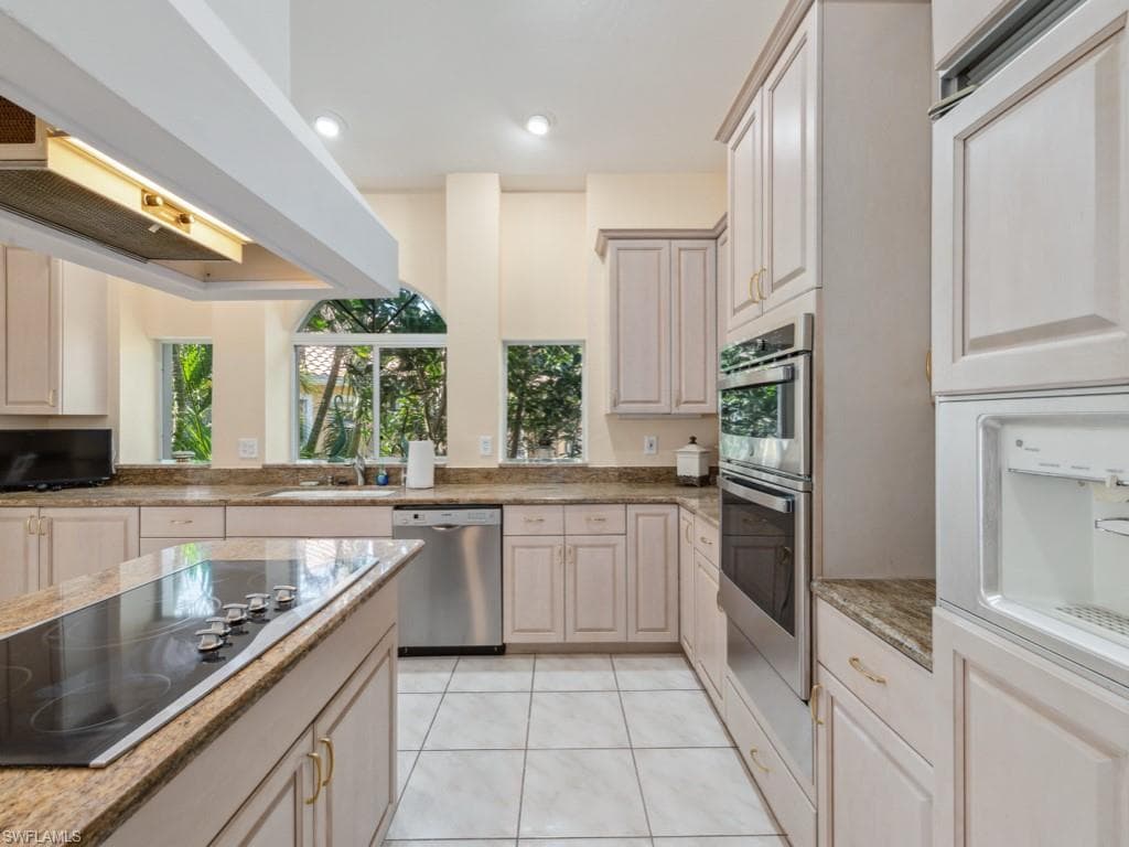 600 Via Mezner 1502, Naples, FL 34108-12