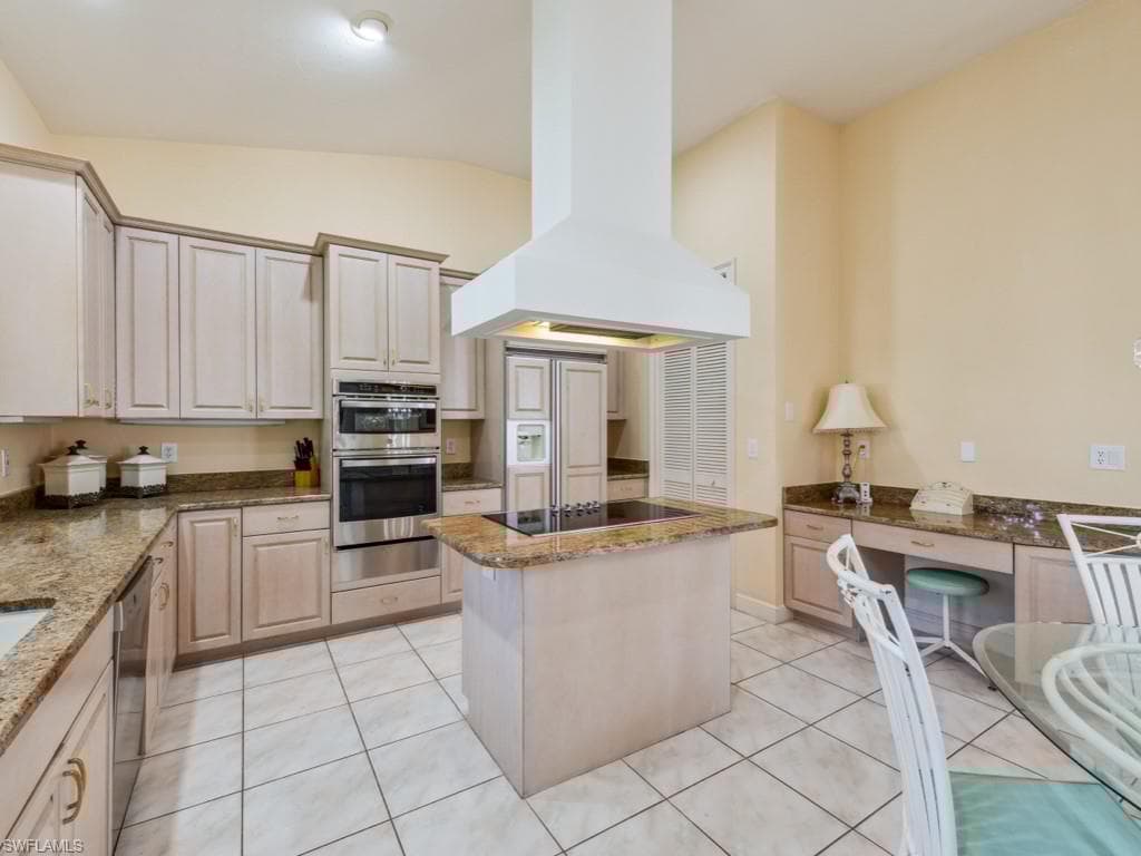 600 Via Mezner 1502, Naples, FL 34108-13