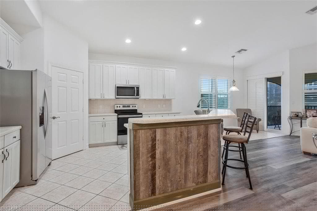 1277 Rialto Way 201, Naples, FL 34114-27