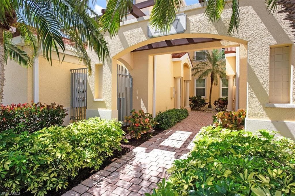 1277 Rialto Way 201, Naples, FL 34114-5