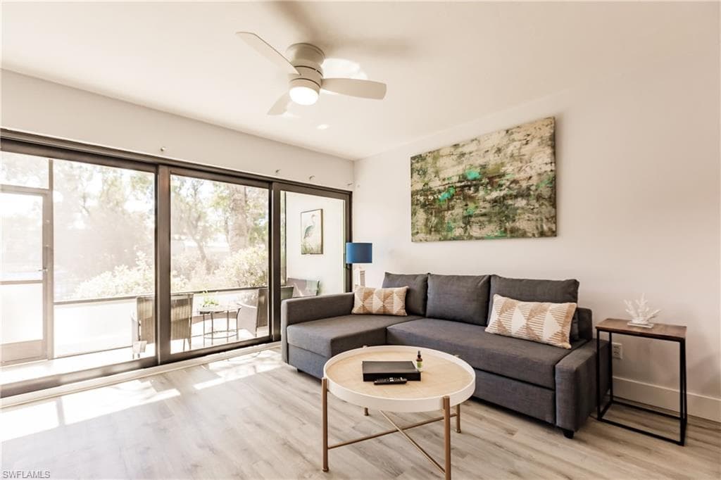 600 Neapolitan Way 152, Naples, FL 34103-1