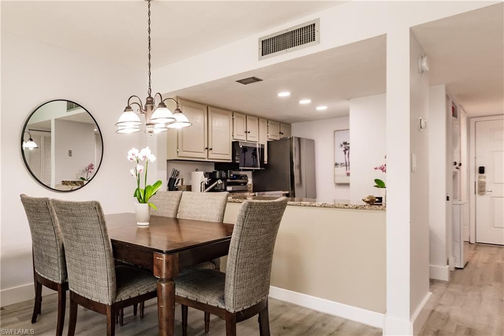 600 Neapolitan Way 152, Naples, FL 34103-4