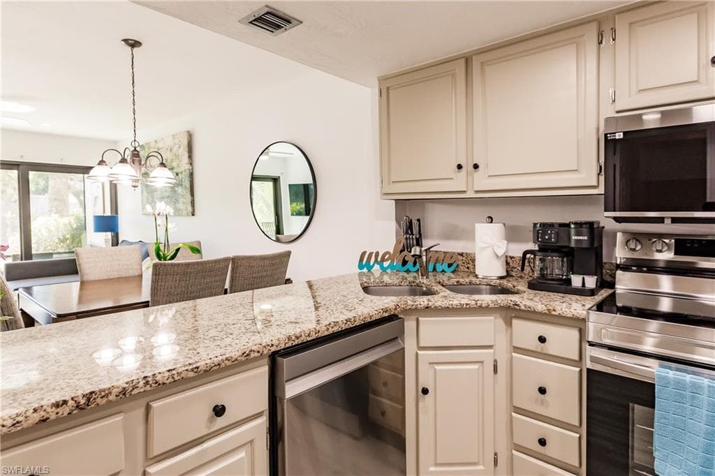 600 Neapolitan Way 152, Naples, FL 34103-6
