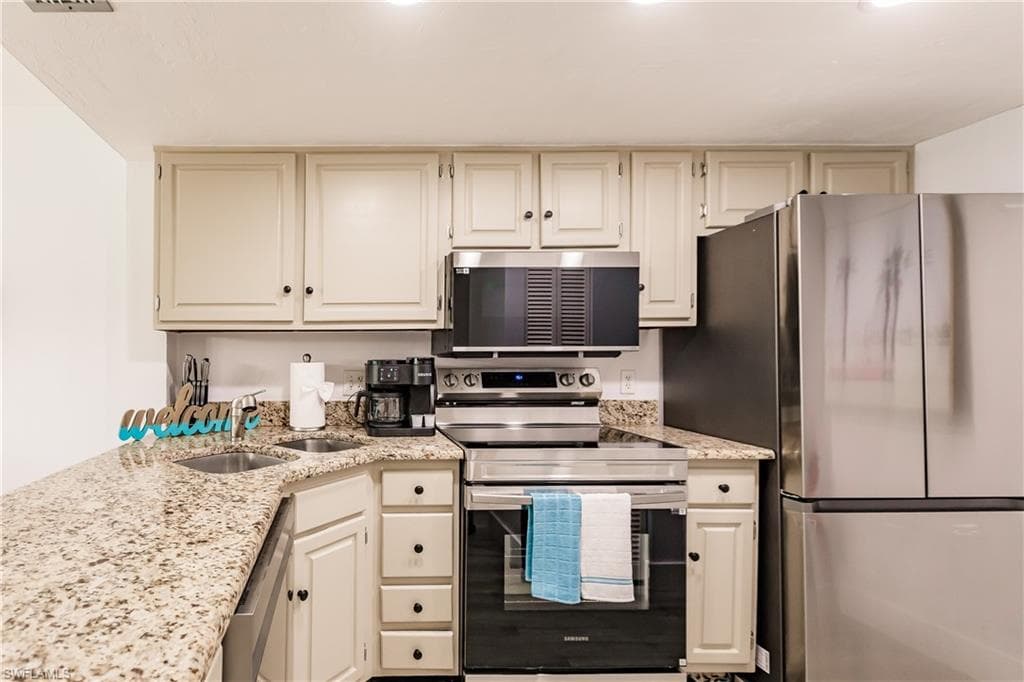 600 Neapolitan Way 152, Naples, FL 34103-7