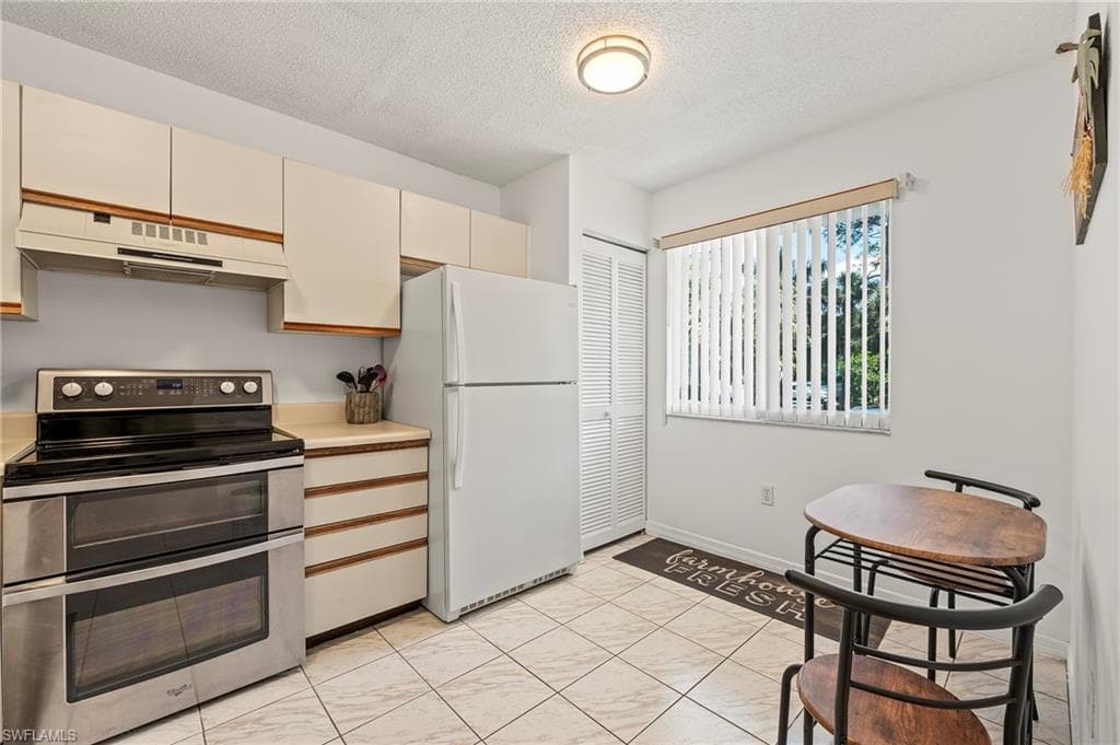 3021 Sandpiper Bay Cir E101, Naples, FL 34112-7