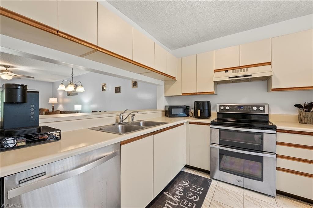 3021 Sandpiper Bay Cir E101, Naples, FL 34112-8
