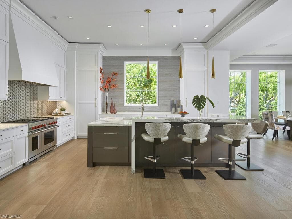 2075 Gordon Dr E, Naples, FL 34102-8