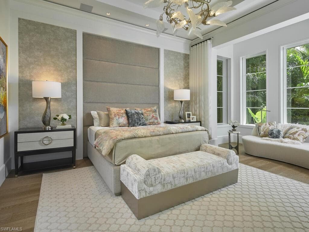 2075 Gordon Dr E, Naples, FL 34102-17