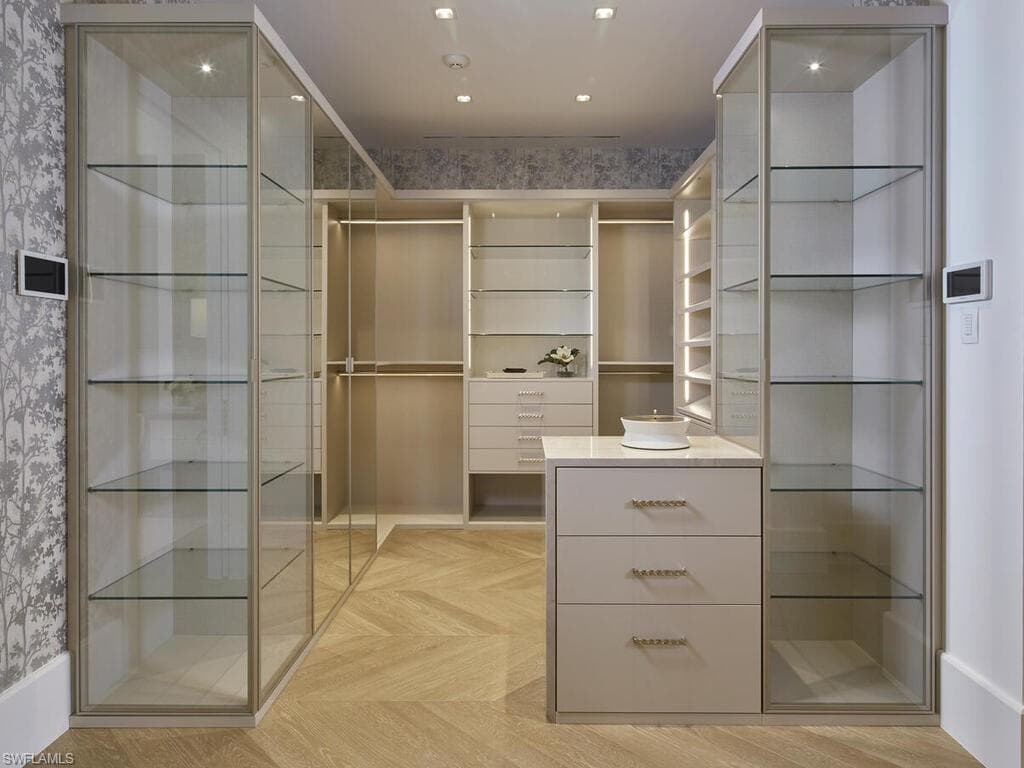 2075 Gordon Dr E, Naples, FL 34102-18