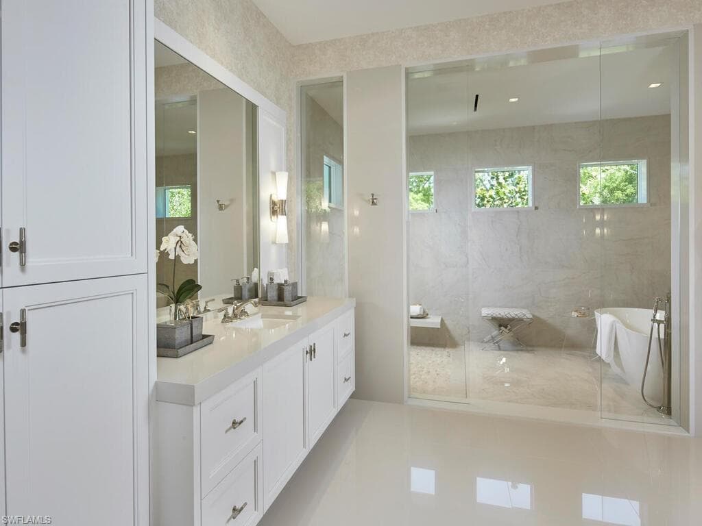 2075 Gordon Dr E, Naples, FL 34102-20