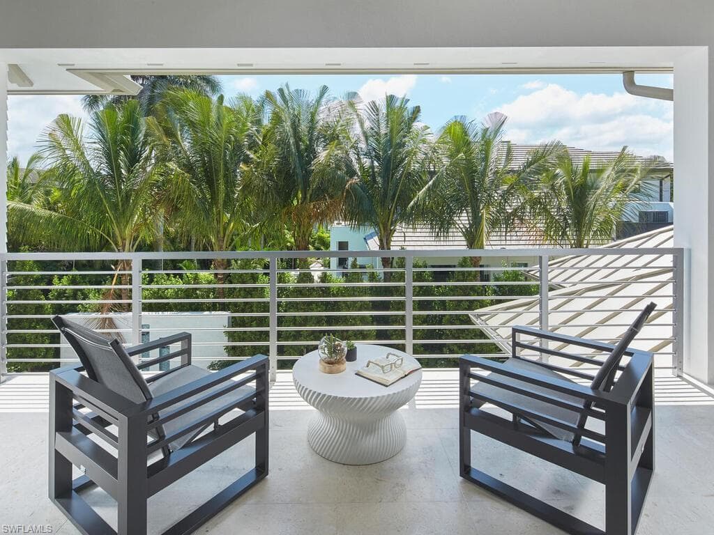 2075 Gordon Dr E, Naples, FL 34102-26