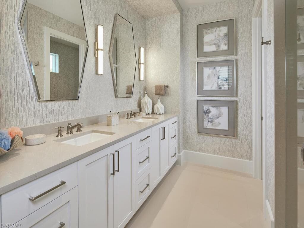 2075 Gordon Dr E, Naples, FL 34102-31