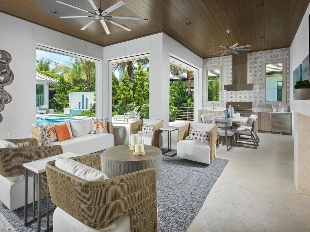 2075 Gordon Dr E, Naples, FL 34102-34