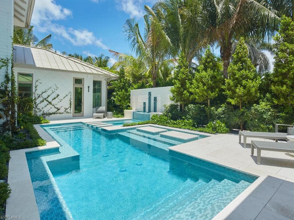 2075 Gordon Dr E, Naples, FL 34102-36