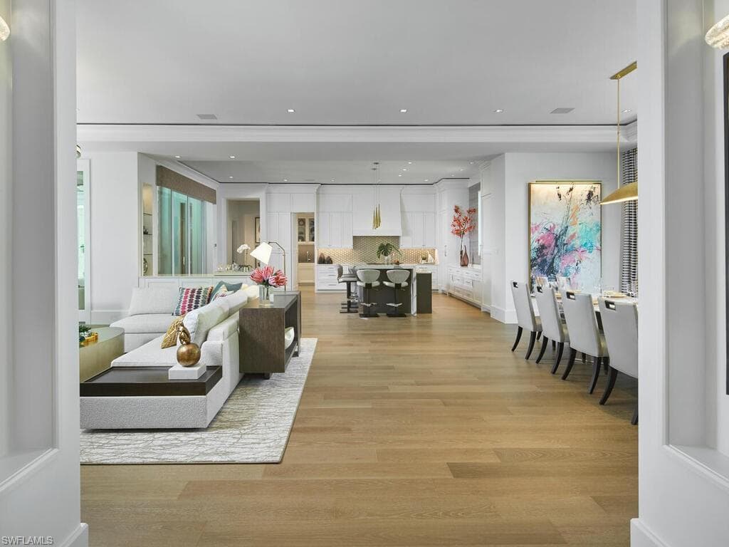 2075 Gordon Dr E, Naples, FL 34102-2