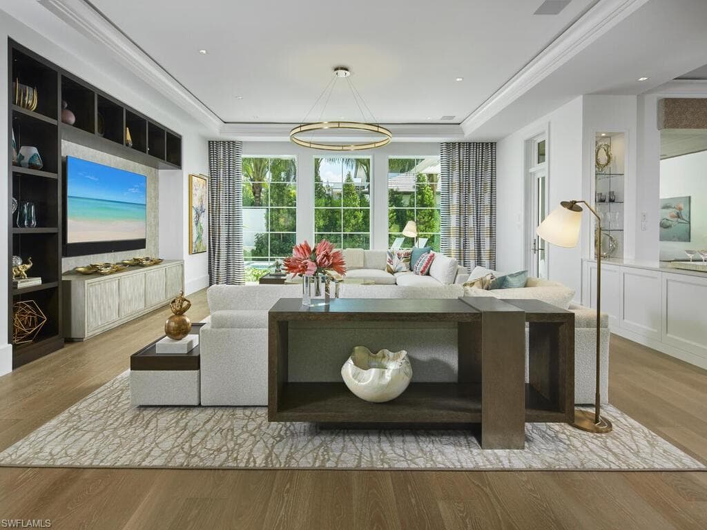 2075 Gordon Dr E, Naples, FL 34102-4