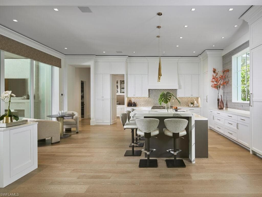 2075 Gordon Dr E, Naples, FL 34102-5