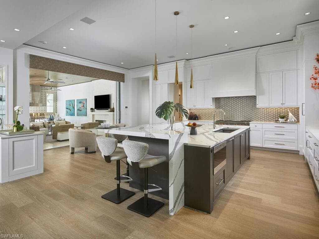 2075 Gordon Dr E, Naples, FL 34102-6