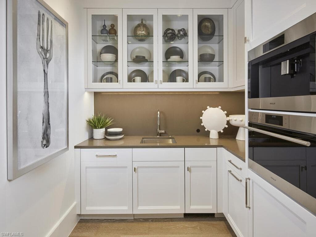 2075 Gordon Dr E, Naples, FL 34102-7