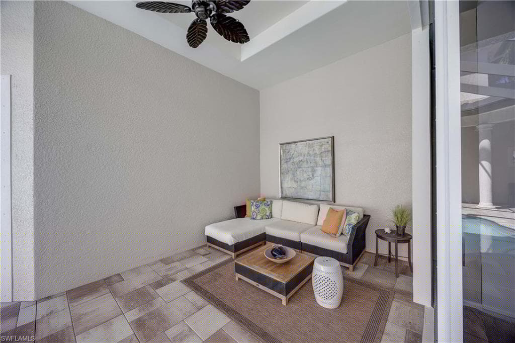 8862 Shenendoah Cir, Naples, FL 34113-11
