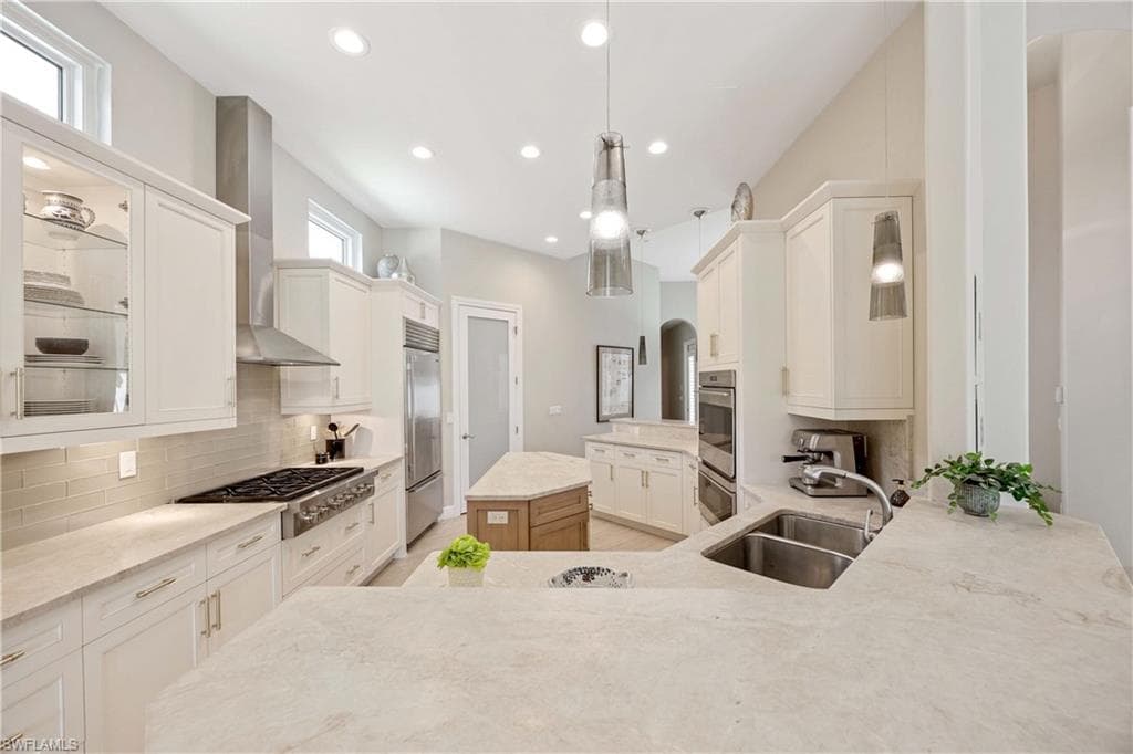 8862 Shenendoah Cir, Naples, FL 34113-17