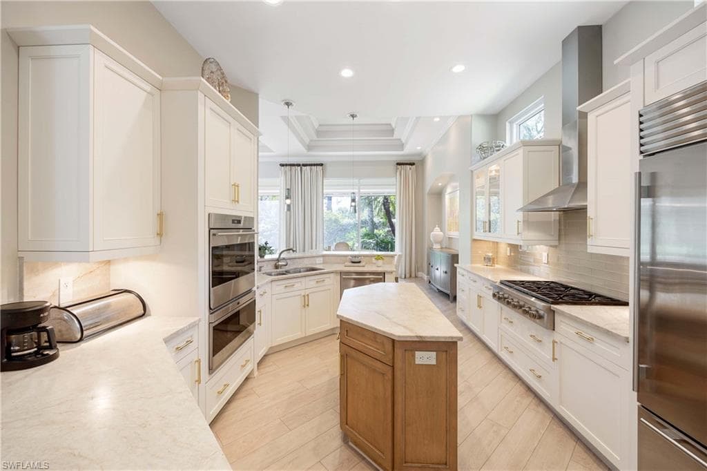 8862 Shenendoah Cir, Naples, FL 34113-18
