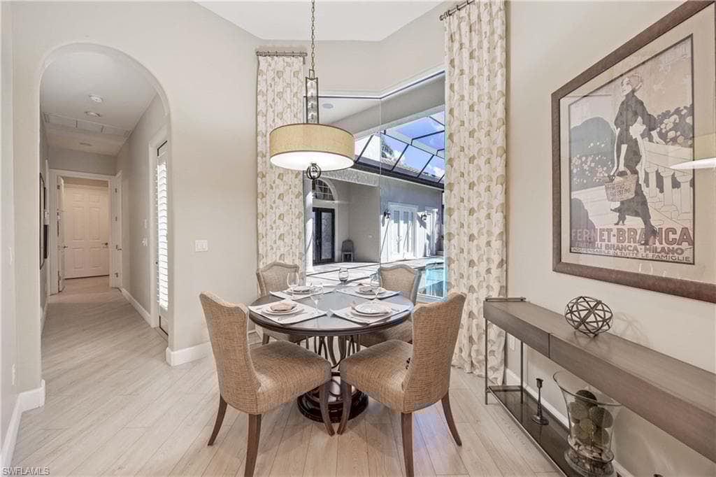 8862 Shenendoah Cir, Naples, FL 34113-23