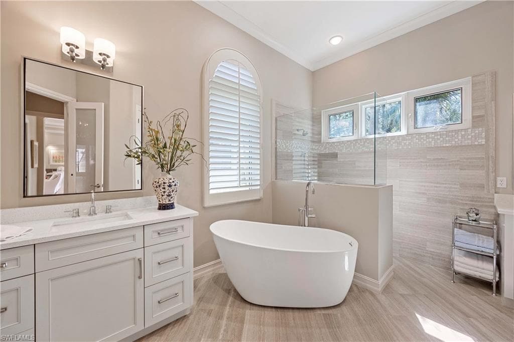 8862 Shenendoah Cir, Naples, FL 34113-26