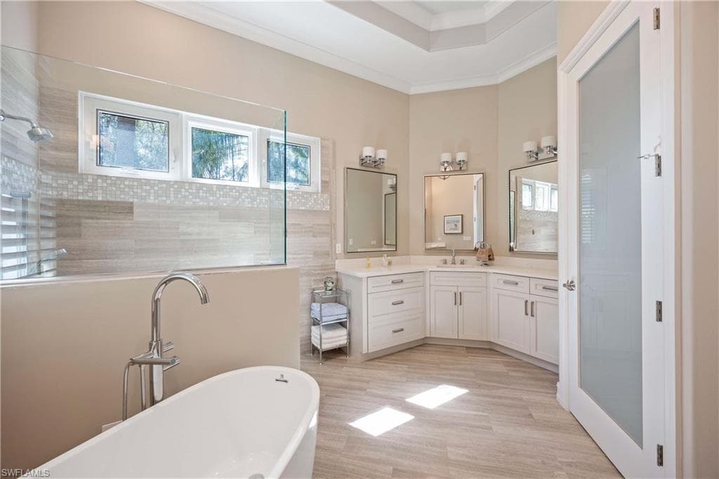 8862 Shenendoah Cir, Naples, FL 34113-27