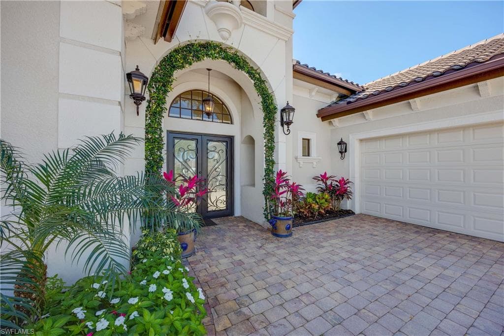 8862 Shenendoah Cir, Naples, FL 34113-2