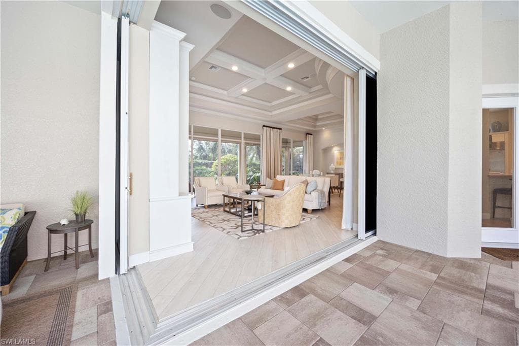 8862 Shenendoah Cir, Naples, FL 34113-36