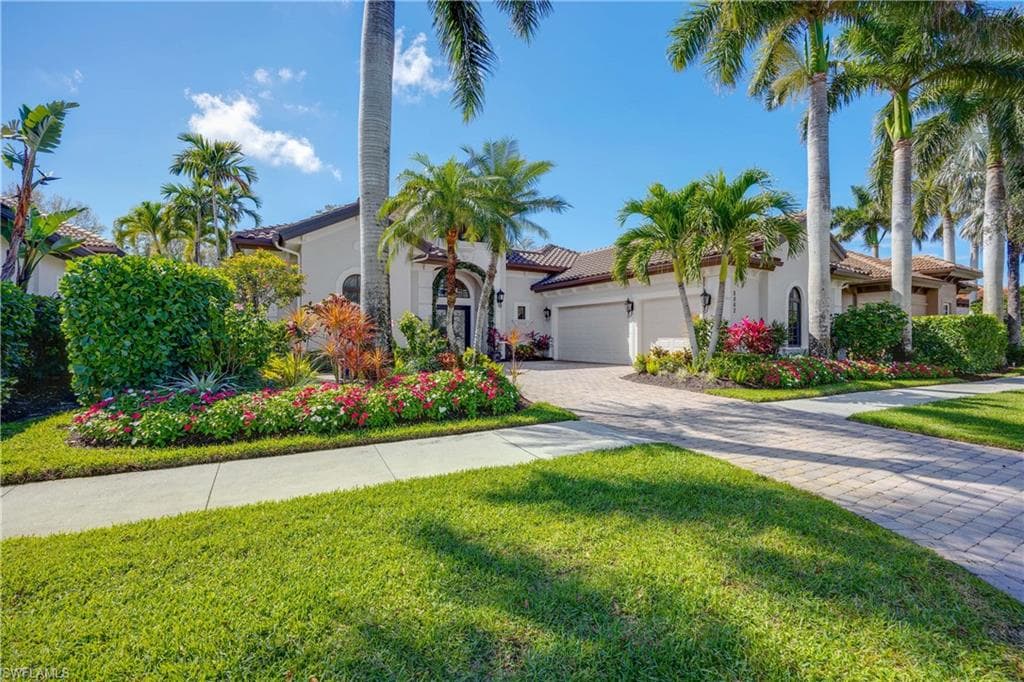 8862 Shenendoah Cir, Naples, FL 34113-3