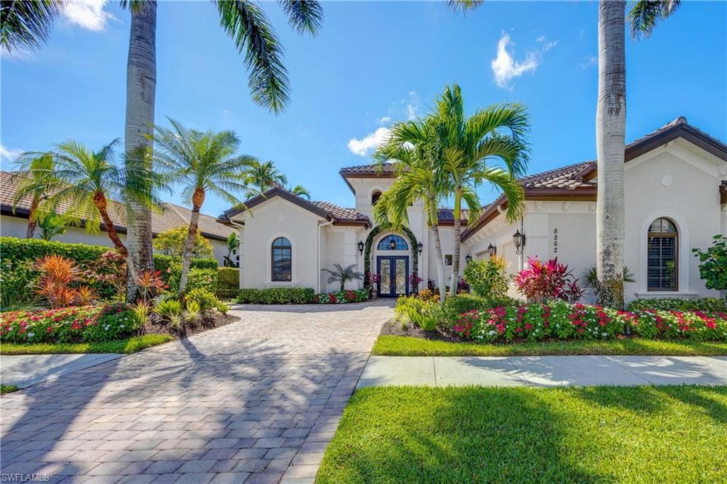 8862 Shenendoah Cir, Naples, FL 34113-4