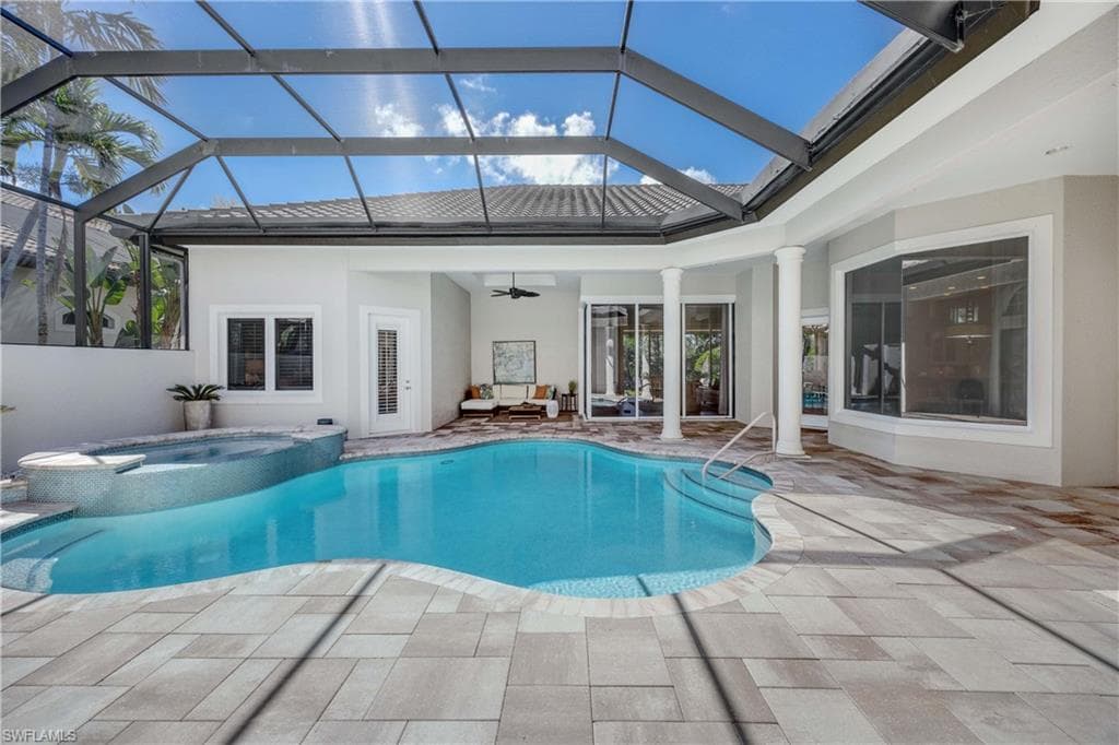 8862 Shenendoah Cir, Naples, FL 34113-8