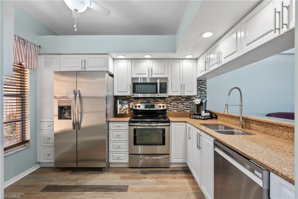182 Newport Dr 1003, Naples, FL 34114-9