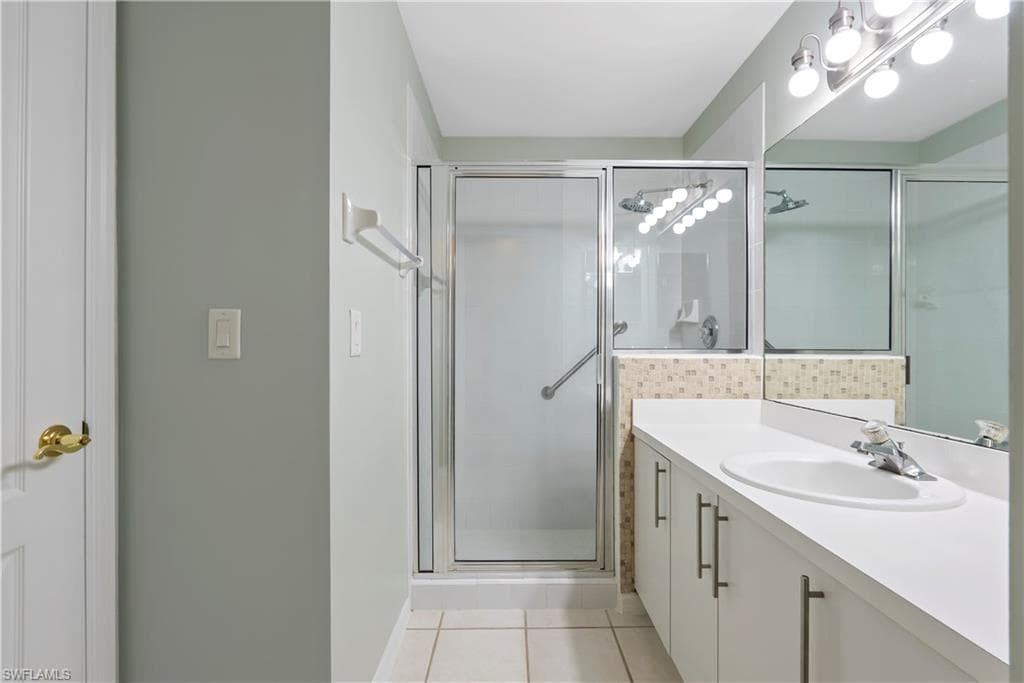 182 Newport Dr 1003, Naples, FL 34114-16