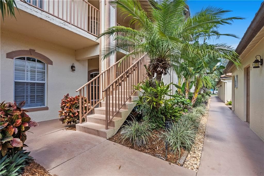 182 Newport Dr 1003, Naples, FL 34114-28