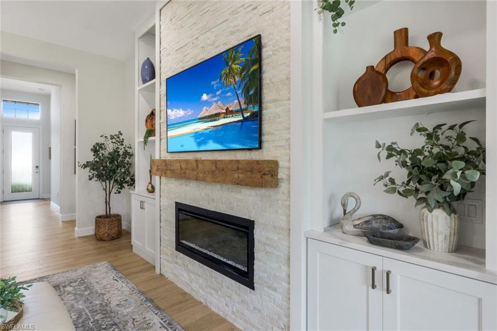 9308 Fieldstone Ln, Naples, FL 34120-16