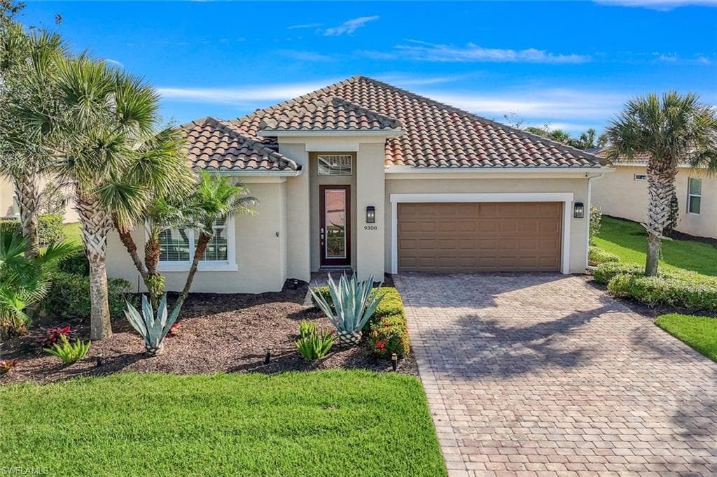 9308 Fieldstone Ln, Naples, FL 34120-1