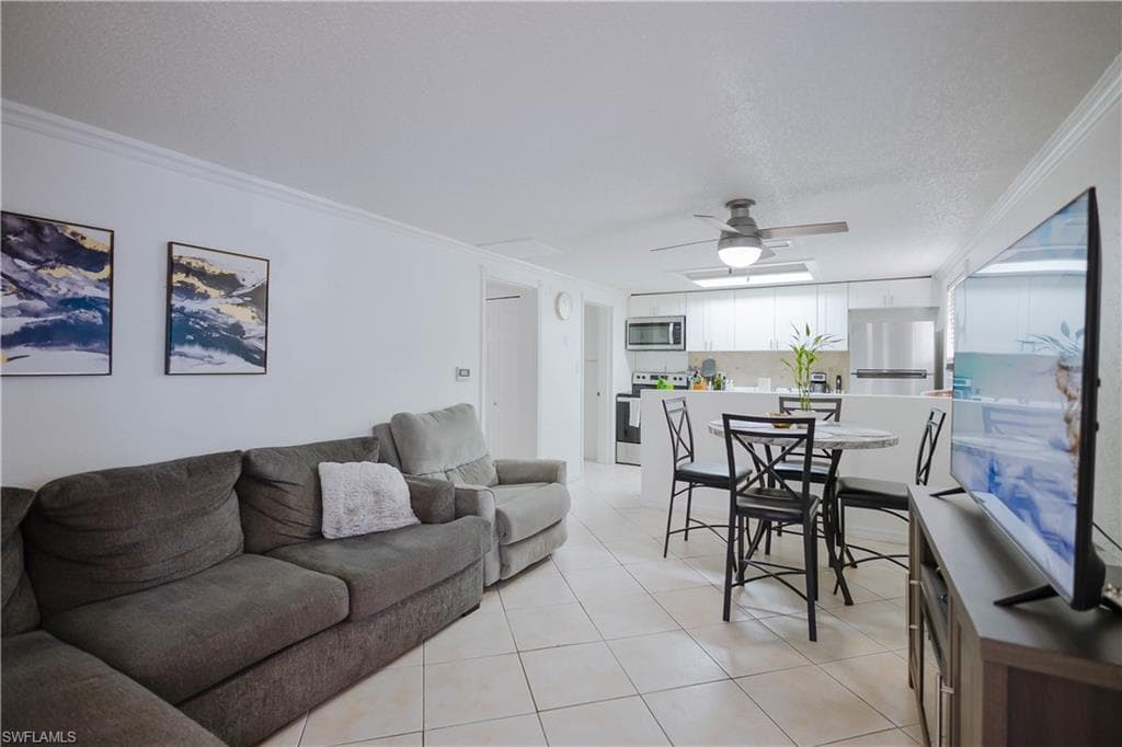 5215 Treetops Dr I, Naples, FL 34113-5
