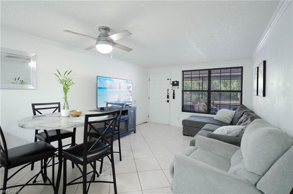 5215 Treetops Dr I, Naples, FL 34113-6