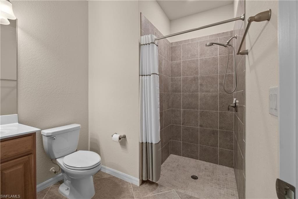 2290 Vermont Ln, Naples, FL 34120-16