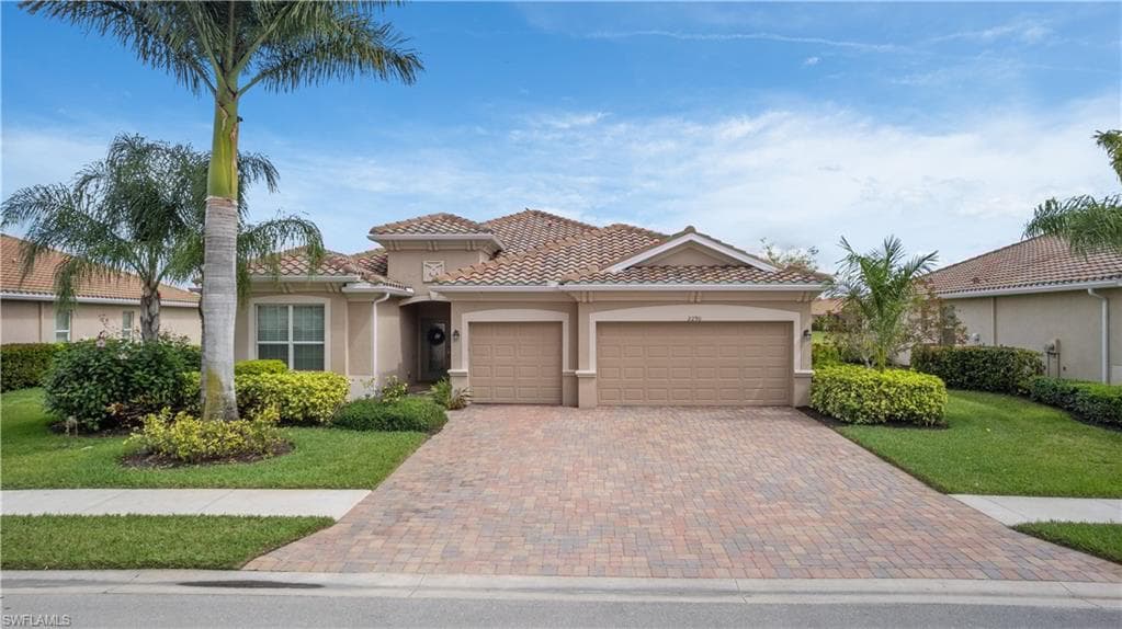2290 Vermont Ln, Naples, FL 34120-1