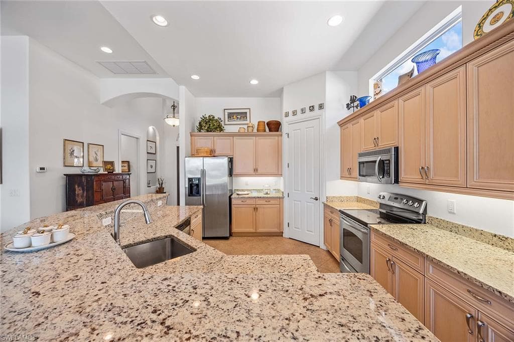 6574 Caldecott Dr, Naples, FL 34113-12