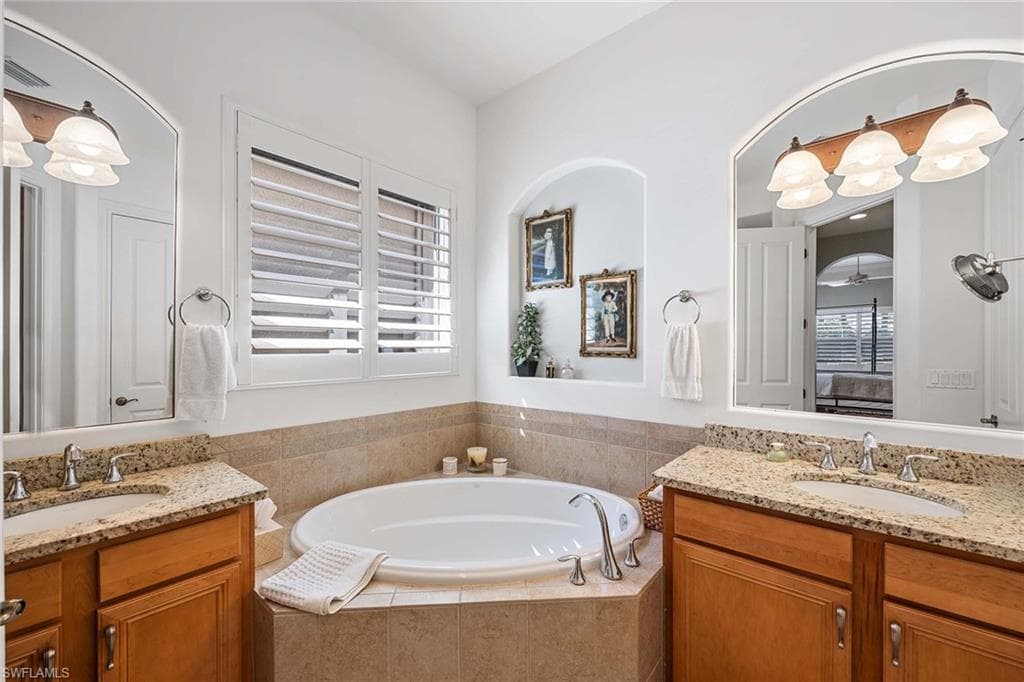 6574 Caldecott Dr, Naples, FL 34113-17