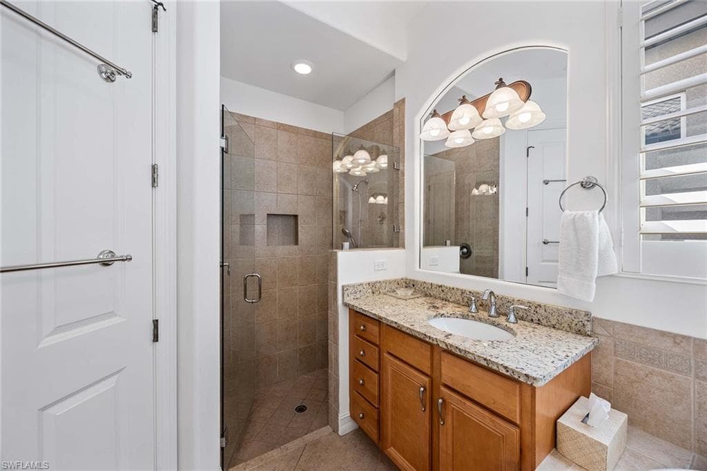 6574 Caldecott Dr, Naples, FL 34113-18