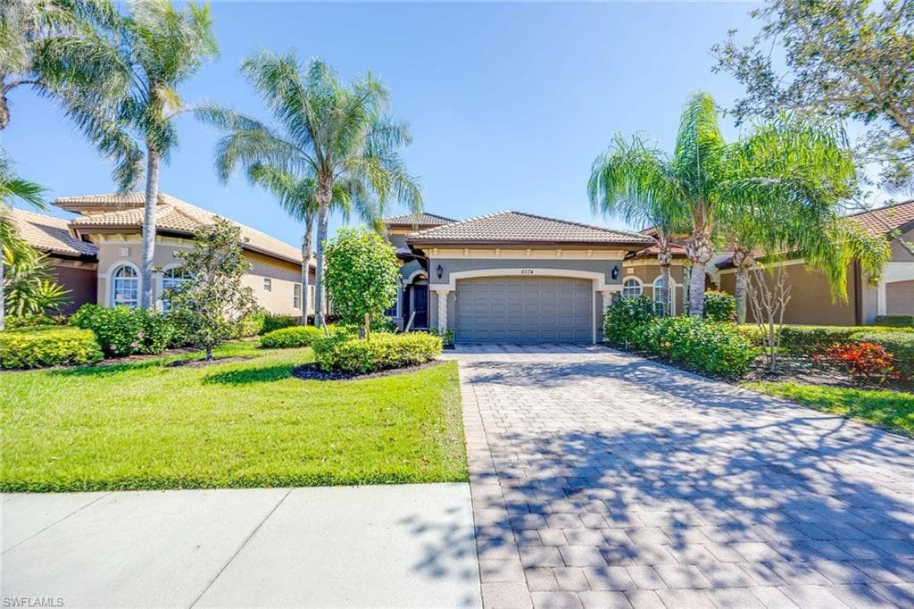 6574 Caldecott Dr, Naples, FL 34113-1