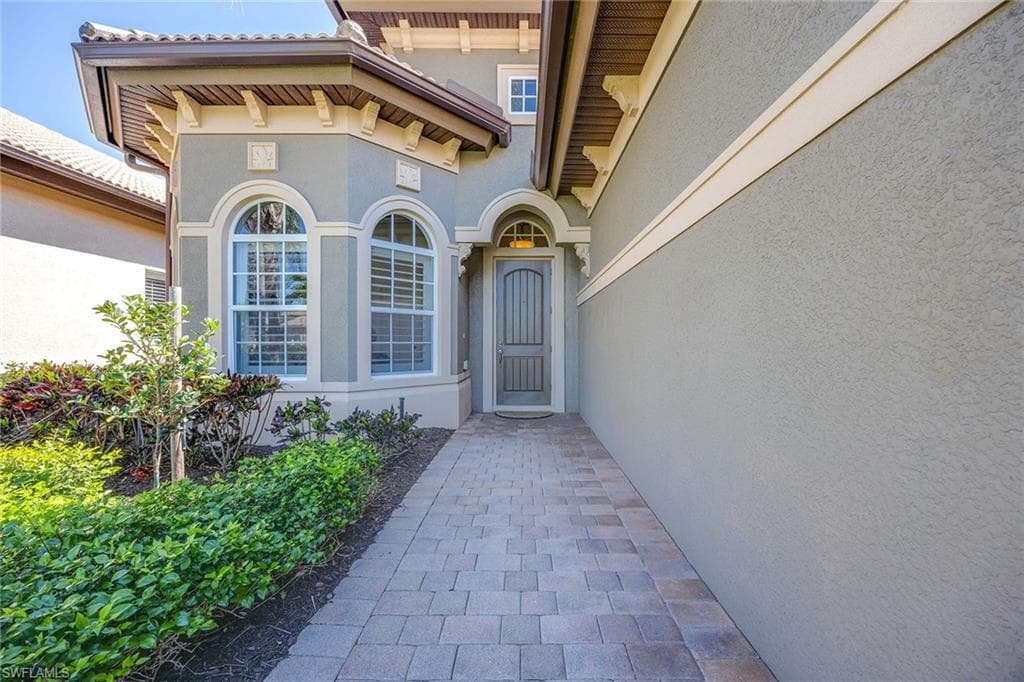 6574 Caldecott Dr, Naples, FL 34113-2