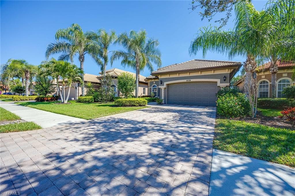 6574 Caldecott Dr, Naples, FL 34113-3